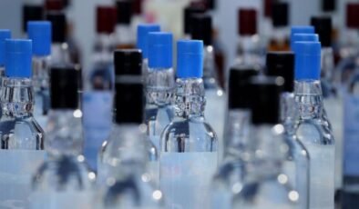 Antalya’da üç ilçede sahte ve kaçak alkol operasyonu: 4 bin 663 litre ele geçirildi