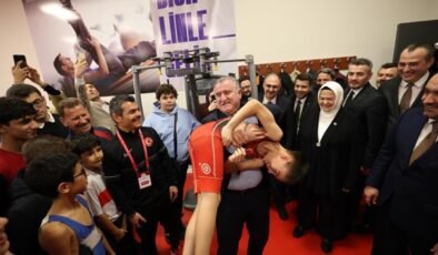 Bakan Bak, çok daha fazla gencimizin spor yapmasını istiyoruz