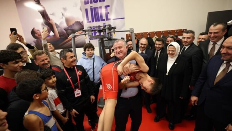 Bakan Bak, çok daha fazla gencimizin spor yapmasını istiyoruz