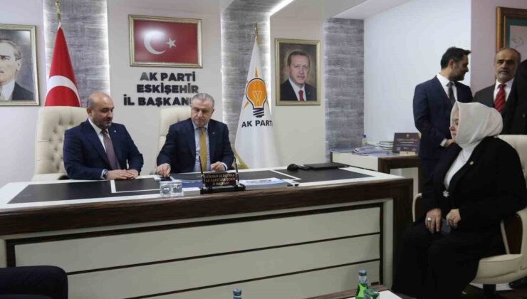 Bakan Bak AK Parti Eskişehir İl Başkanlığı’nı ziyaret etti