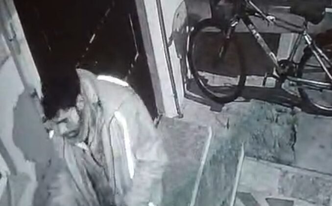 Balkondaki motosiklet ekipmanlarını çaldı