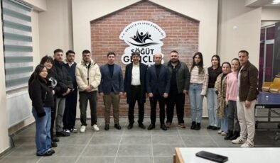 Başkan Durgut gençlerle Gençlik Merkezi’nde buluştu