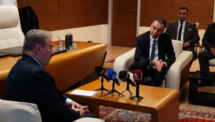 İmam Hatiplere karşı olanlar, Noel’in resmî tatil olmasını istiyor