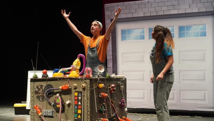 Bilecik’te çocuklar kukla gösterisi ve tiyatroyla eğlendi