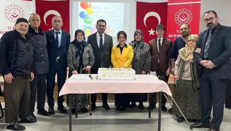Bilecik’te huzurevinde doğum günü sevinci