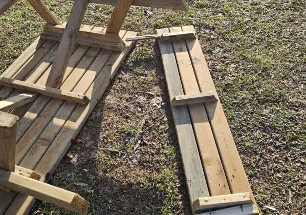 Bilecik’te kamuya ait banklara zarar verildi