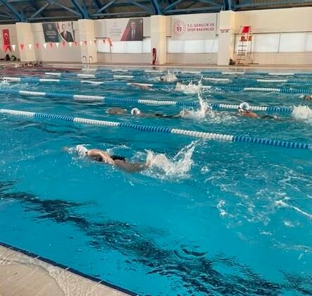 Bilecik’te spor okulları yüzme antrenmanları yoğun tempoyla sürüyor