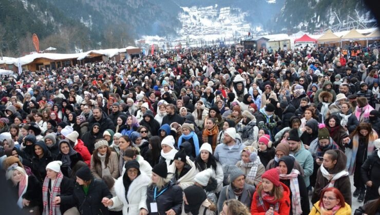 Birinci Uzungöl Kış Festivalinde 6161 kişi aynı anda horon oynadı