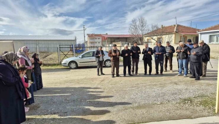 Çifteler’de umre yolcuları dualarla uğurlandı