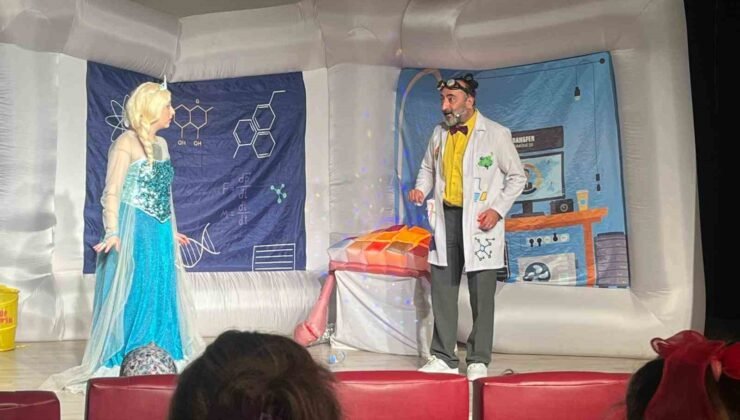 Çocuklar tiyatro ile hem eğlendiler hem öğrendiler
