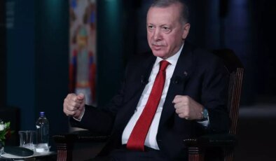 Cumhurbaşkanı Erdoğan, “Modern zaman vebası” ifadesiyle sanatçılara seslendi: Başını ezmeliyiz.