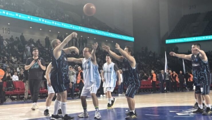 Down sendromlu basketbolcular farkındalık yaratmak için gösteri maçı yaptı