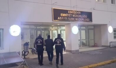 Farklı suçlardan 52 yıl hapisle aranan 3 şahıs yakalandı