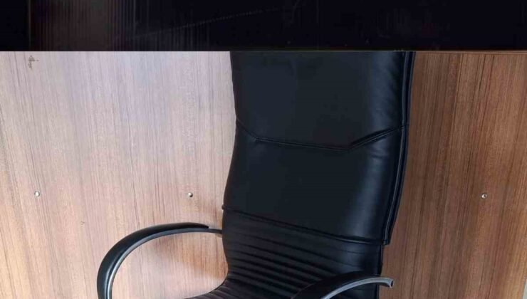 Girdiği iş yerinden koltuk çaldı