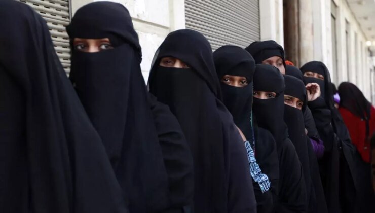 Hindistan’da yüzü büyük ölçüde kapalı müşterilerin kuyumculara girişi yasaklandı