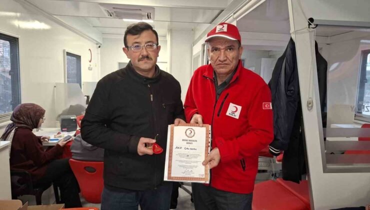 Hisarcık’ta 15 ünite kan bağışlayan vatandaşa bronz madalya