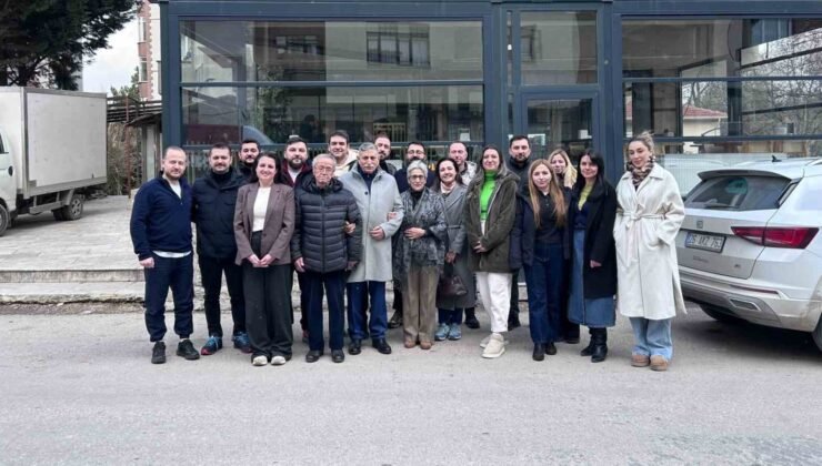 Eskişehir’de İlkokul arkadaşları 24 yıl sonra buluştu