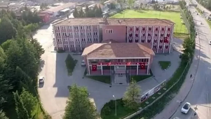 Genel sekreter değil, yardımcıları değişti