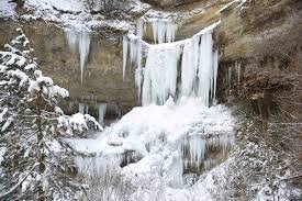 Donan şelale masalsı görüntü ortaya çıkardı