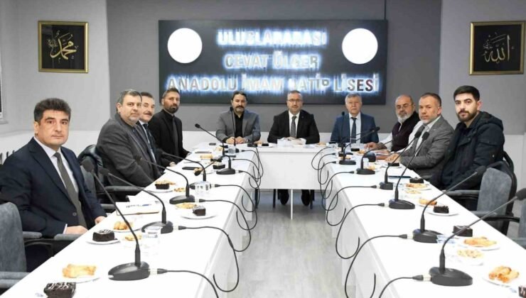 İmam hatip okullarıyla ilgili toplantı yapıldı