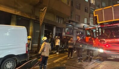 Manisa’da 4 katlı binanın balkonunda yangın