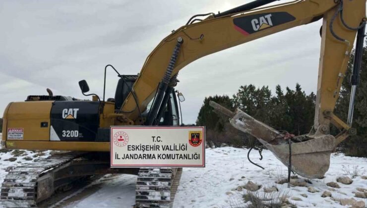 Kaçak kazı yapan 8 şüpheli suçüstü yakalandı