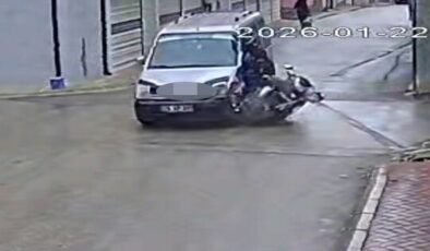 Kazada genç kurye ağır yaralandı