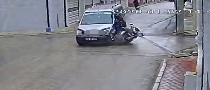 Kazada genç kurye ağır yaralandı