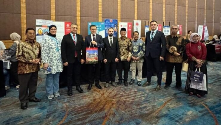 Kütahya Dumlupınar Üniversitesi, Endonezya Türk Üniversiteleri Eğitim Fuarı’nda yerini aldı