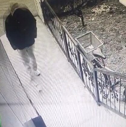 Kütahya’da gündüz vakti bisiklet hırsızlığı kamerada