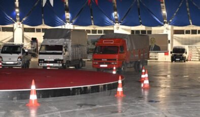 Başkan Başdeğirmen soğuk havalara karşı pazarcı esnafına gökkubbe fuar alanı’nı açtı