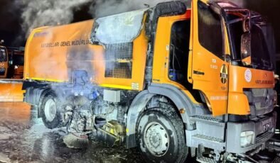 Isparta’da Karayolları kamyonu alev alev yandı