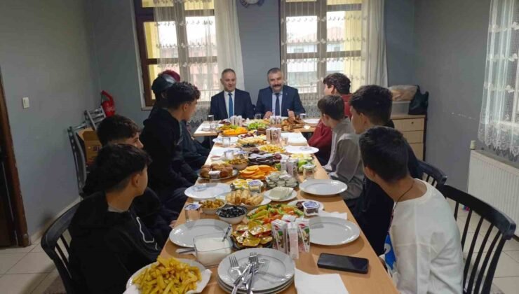 Müdür Bayrak çocuklarla bir araya geldi