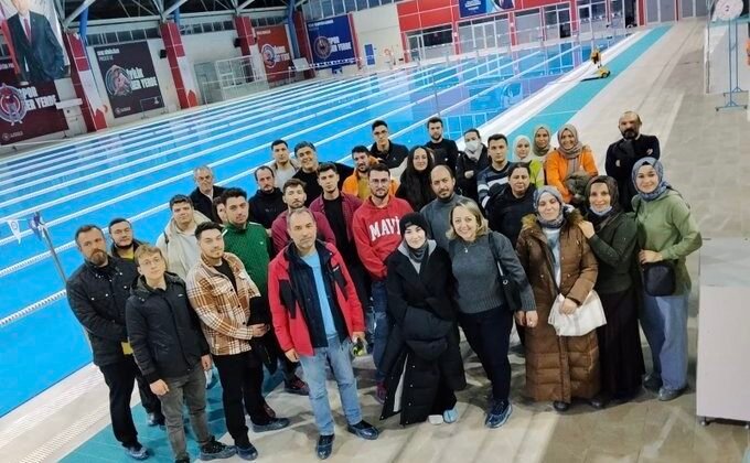 Eskişehir’de Olimpik yüzme havuzunda uygulamalı eğitim