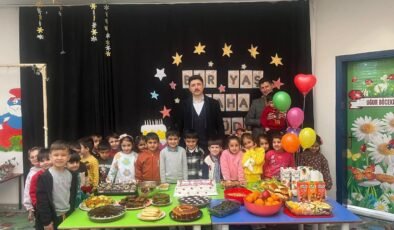 Digor Kaymakamı Kahraman "Bir Yaş Daha Aldık" parti heyecanına ortak oldu