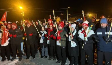 Sarıkamış Şehitleri için eksi 23 derecede meşaleli yürüyüş