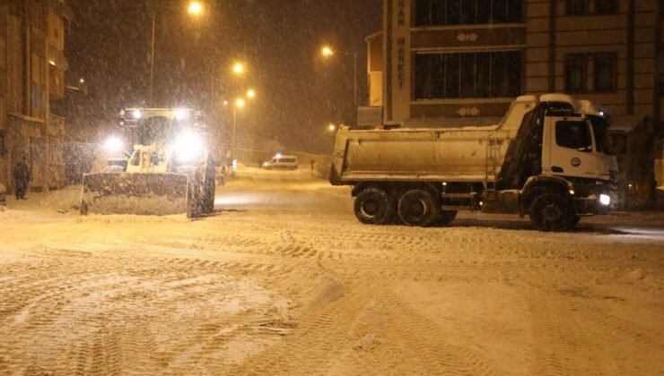 Kars Belediye Başkanı Senger, çalışmaları yerinde denetledi Kars’ta 7/24 kar seferberliği