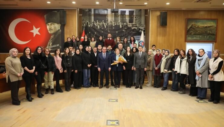 Kars Belediyesinde "Yerel Yönetimler" Dersi: Başkan Senger gençlerle buluştu