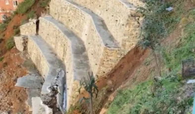 Rize Ardeşen'de duvar çöktü: 2 ev boşaltıldı, yol kapalı