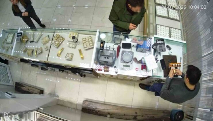 Sahte bilezikleri verip pazarlıkla fazla altın almak isterken yakalandı