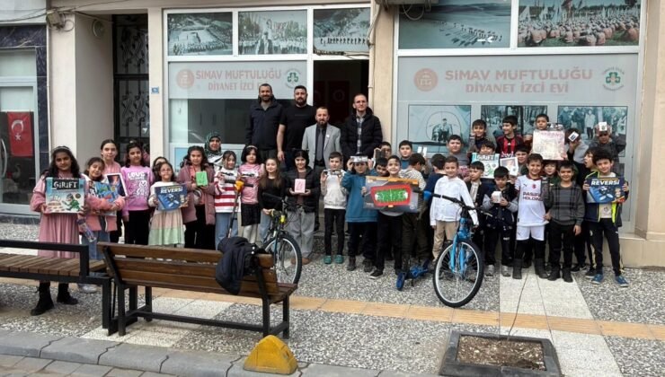 Simav Diyanet Genç Ofisi’nden öğrencilere hediye sürprizi