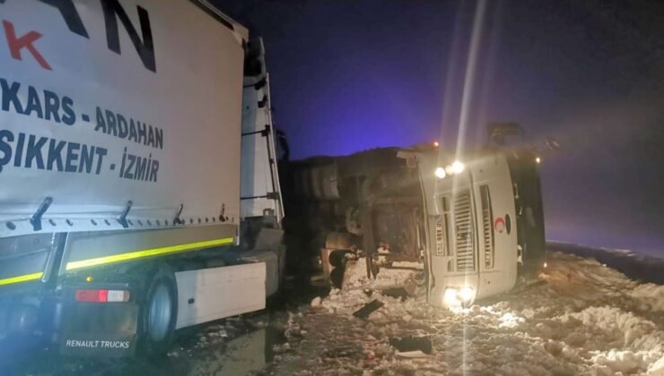 Sivas’ta zincirleme kaza: 8 kişi yaralandı