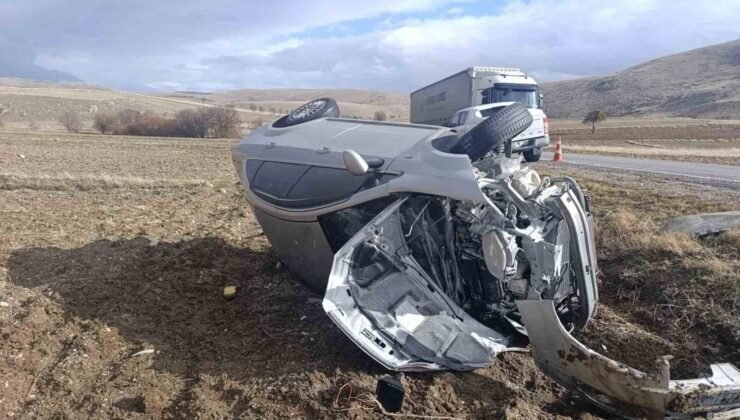 Tırla çarpışan otomobilde 5 kişi yaralandı