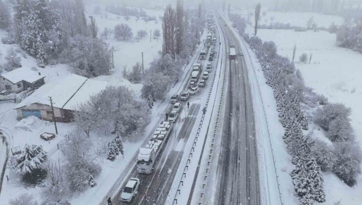 Uşak-Ankara karayolu 3 saat trafiğe kapandı