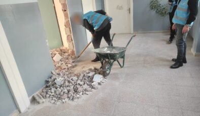 Yükümlüler, İsmet İnönü İlkokulu’nu temizledi