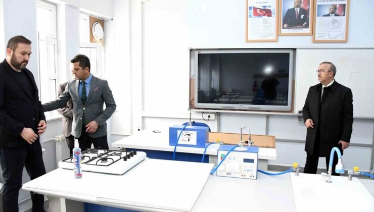 Yükümlülerin temizlediği lisenin fiziki imkânları değerlendirildi