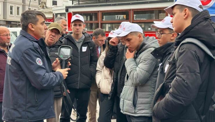 6 Şubat depremlerinde hayatını kaybedenler Uşak’ta dualarla anıldı