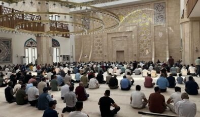 Kars’ta Eller Berat Kandili için semaya kalktı