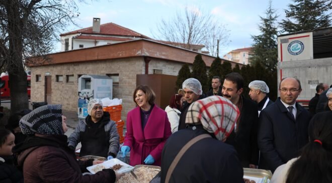 Büyükşehir Belediyesi’nin Geleneksel İftar Sofraları Seyitgazi’de Başladı