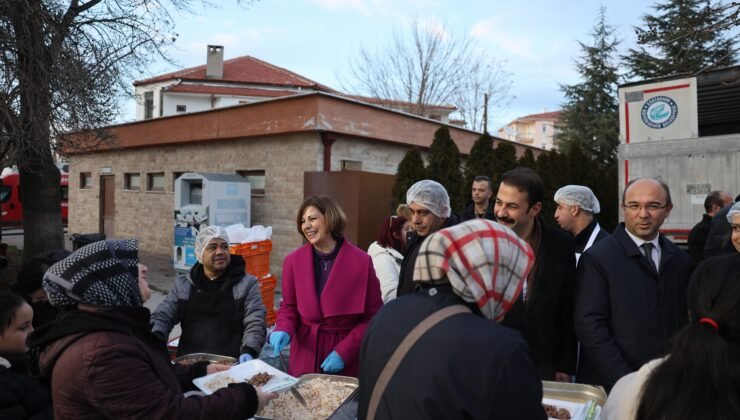 Büyükşehir Belediyesi’nin Geleneksel İftar Sofraları Seyitgazi’de Başladı